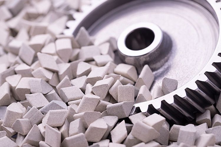 Açık pembe konik seramik taşlar